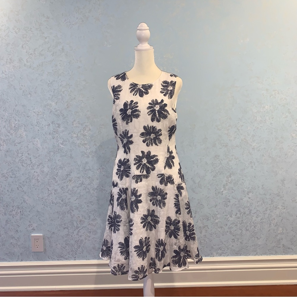 Tommy Hilfiger dress size 4 blue and white flowers